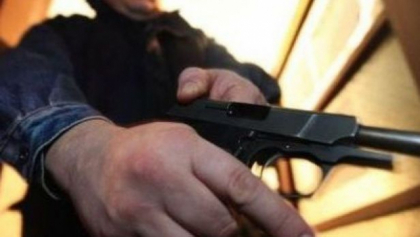 Un microbuz incarcat cu colete din Italia pentru moldoveni, atacat de trei indivizi cu cagule pe cap Un microbuz incarcat cu colete din Italia pentru moldoveni, atacat de trei indivizi cu cagule pe cap
