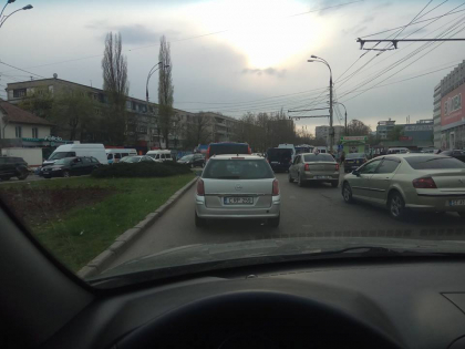 Strazile pe care trebuie sa le eviti daca nu vrei sa stai prins in ambuteiaje. InfoTrafic: lucrari de aplicare a marcajului rutier si semafoare defecte Strazile pe care trebuie sa le eviti daca nu vrei sa stai prins in ambuteiaje. InfoTrafic: lucrari de aplicare a marcajului rutier si semafoare defecte