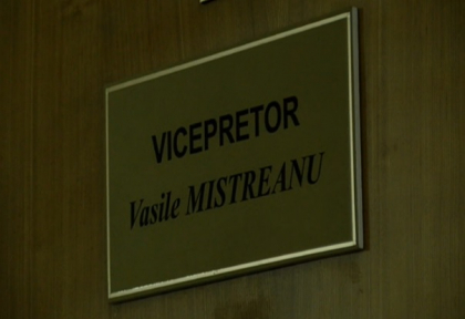 URMARESTE LIVE. Ofiterii CNA efectueaza perchezitii la Pretura Buiucani: Vicepretorul, retinut intr-un dosar de coruptie URMARESTE LIVE. Ofiterii CNA efectueaza perchezitii la Pretura Buiucani: Vicepretorul, retinut intr-un dosar de coruptie