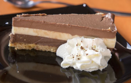 Cheesecake de ciocolata in 3 culori, fara coacere! Cea mai gustoasa reteta Cheesecake de ciocolata in 3 culori, fara coacere! Cea mai gustoasa reteta