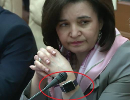 Desi Filip le plange de mila celor din cultura pentru ca au salarii mai mici ca profesorii, ministrul Culturii, Monica Babuc a fost surpinsa cu un ceas Apple Watch pe mana - VIDEO 
