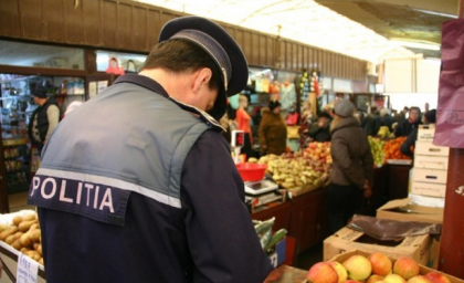 Comerciantii moldoveni din pietele agroalimentare din Iasi au ramas fara marfa. Autoritatiile le-au confiscat o tona de dulciuri Comerciantii moldoveni din pietele agroalimentare din Iasi au ramas fara marfa. Autoritatiile le-au confiscat o tona de dulciuri