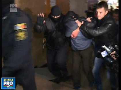 Un barbat suspectat ca i-ar fi ajutat pe 2 dintre membrii gruparii criminale care ar fi intentionat sa execute omorul liderului PD Vlad Plahotniuc sa intre pe teritoriul RM, retinut la Bender Un barbat suspectat ca i-ar fi ajutat pe 2 dintre membrii gruparii criminale care ar fi intentionat sa execute omorul liderului PD Vlad Plahotniuc sa intre pe teritoriul RM, retinut la Bender