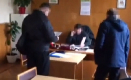 Primarul orasului Basarabeasca va fi transferat in arest la domiciliu. Magistratii Judecatoriei Cimislia au modificat masura preventiva Primarul orasului Basarabeasca va fi transferat in arest la domiciliu. Magistratii Judecatoriei Cimislia au modificat masura preventiva