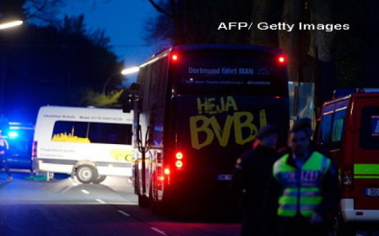 Explozie langa autocarul echipei Borussia Dortmund, in Germania. Jucatorul Marc Bartra a fost ranit si dus la spital Explozie langa autocarul echipei Borussia Dortmund, in Germania. Jucatorul Marc Bartra a fost ranit si dus la spital