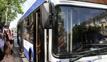 Microbuzele vor circula si dupa miezul noptii. Orarul transportului public in seara de Pasti si de Pastele Blajinilor