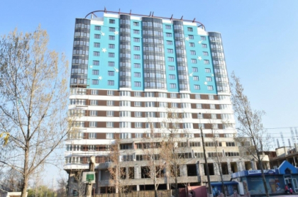 Masinile de lux, apartamentele, dar si alte bunuri in valoare de 9 mln de lei, ale familiei din capitala, retinuta pentru ca ar fi vandut acelasi apartament mai multor persoane, sechestrate Masinile de lux, apartamentele, dar si alte bunuri in valoare de 9 mln de lei, ale familiei din capitala, retinuta pentru ca ar fi vandut acelasi apartament mai multor persoane, sechestrate