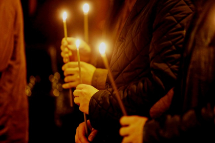 Hristos a Inviat! Moldovenii sarbatoresc astazi Pastele - Credinciosii au dus Lumina Sfanta in case Hristos a Inviat! Moldovenii sarbatoresc astazi Pastele - Credinciosii au dus Lumina Sfanta in case