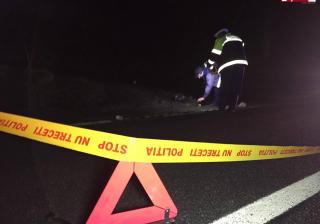 Doua persoane, lovite de un automobil la intrarea in Costesti: una dintre ele a decedat pe loc, alta e in stare grava Doua persoane, lovite de un automobil la intrarea in Costesti: una dintre ele a decedat pe loc, alta e in stare grava
