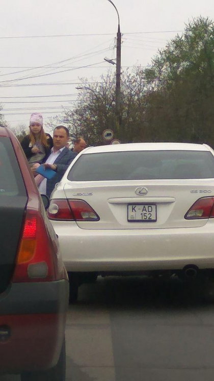 O Skoda s-a ciocnit cu un Lexus. Masina lui Valerian Minzat ar fi fost implicat intr-un accident in sectorul Rascani al capitalei - FOTO O Skoda s-a ciocnit cu un Lexus. Masina lui Valerian Minzat ar fi fost implicat intr-un accident in sectorul Rascani al capitalei - FOTO