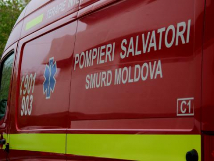 Interventie SMURD la Ocnita pentru o femeie de 62 de ani. Pacienta a fost transportata de urgenta la un spital din capitala - VIDEO Interventie SMURD la Ocnita pentru o femeie de 62 de ani. Pacienta a fost transportata de urgenta la un spital din capitala - VIDEO