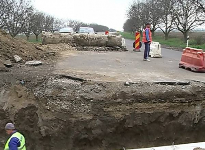 Firma romana care repara drumul Chisinau-Giurgiulesti a ramas fara cateva contracte: au reparat doar 3% din cat au promis Firma romana care repara drumul Chisinau-Giurgiulesti a ramas fara cateva contracte: au reparat doar 3% din cat au promis