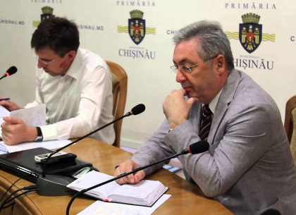 Dorin Chirtoaca - singur la Primarie dupa retinerile CNA. La urmatoarea sedinta CMC ar putea fi propuse mai multe candidaturi pentru fotoliile de viceprimari Dorin Chirtoaca - singur la Primarie dupa retinerile CNA. La urmatoarea sedinta CMC ar putea fi propuse mai multe candidaturi pentru fotoliile de viceprimari