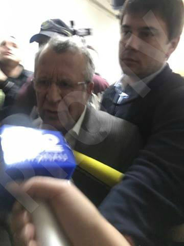 25 de zile de arest in izolator pentru milionarul Alexandru Pincevschi: "Nu am nicio atributie la dosar" - FOTO 25 de zile de arest in izolator pentru milionarul Alexandru Pincevschi: "Nu am nicio atributie la dosar" - FOTO