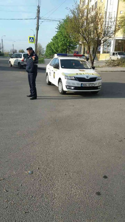 Doi tineri din capitala ar fi furat un Mitsubishi Lancer, insa au fost prinsi la scurt timp. Ce explicatie le-a dat politistilor Doi tineri din capitala ar fi furat un Mitsubishi Lancer, insa au fost prinsi la scurt timp. Ce explicatie le-a dat politistilor