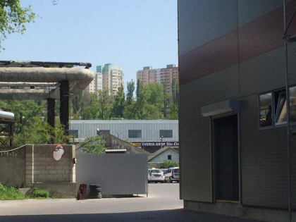 Perchezitii la o companie de taxi din sectorul Ciocana al capitalei. Soferilor nu li se permite sa intre cu masinile pe teritoriul firmei: "Nu lucram". Trei persoane, retinute - FOTO Perchezitii la o companie de taxi din sectorul Ciocana al capitalei. Soferilor nu li se permite sa intre cu masinile pe teritoriul firmei: "Nu lucram". Trei persoane, retinute - FOTO