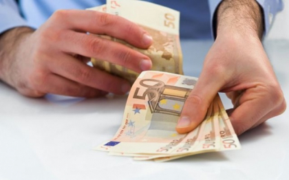 Banuiti de coruptie. Un vames si 5 brokeri vamali, audiati la CNA. Detalii in urma perchezitiilor