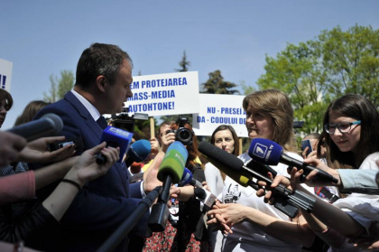 De Ziua Mondiala a Libertatii Presei, mai multe ONG-uri de media au protestat in fata Parlamentului: "O presa libera - o societate libera" - GALERIE FOTO