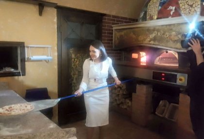 Se pricepe de minune si la asa ceva! Sorina Obreja, intr-o ipostaza asa cum n-ai mai vazut-o - VIDEO