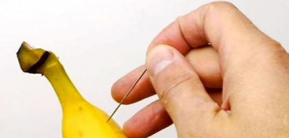 A intepat o banana cu un ac! Ce s-a intamplat cand a desfacut fructul!