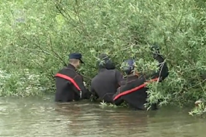 Copilul de 2 ani din Floresti, disparut acum 7 zile, a fost gasit inecat in raul Raut: a fost purtat de ape 15 km de la locul disparitiei Copilul de 2 ani din Floresti, disparut acum 7 zile, a fost gasit inecat in raul Raut: a fost purtat de ape 15 km de la locul disparitiei