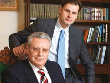 Fiu al fostului presedinte de tara Petru Lucinschi si fratele lui Sergiu Lucinschi, care este cercetat penal in Romania. Cine este fostul deputat liberal-democrat Chiril Lucinschi Fiu al fostului presedinte de tara Petru Lucinschi si fratele lui Sergiu Lucinschi, care este cercetat penal in Romania. Cine este fostul deputat liberal-democrat Chiril Lucinschi