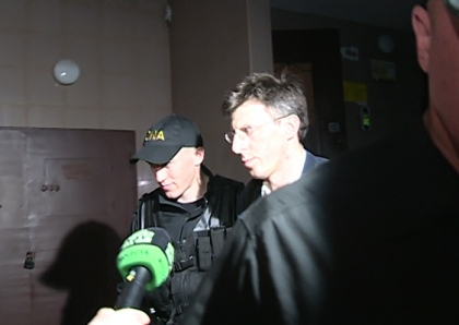 Primarul municipiului Chisinau, Dorin Chirtoaca, retinut pentru 72 de ore in dosarul parcarilor cu plata. Acesta a fost plasat in izolatorul CNA Primarul municipiului Chisinau, Dorin Chirtoaca, retinut pentru 72 de ore in dosarul parcarilor cu plata. Acesta a fost plasat in izolatorul CNA