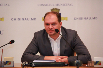 Ion Ceban, la 2 zile de la arestarea primarului: "Chirtoaca trimis acasa! Plahotniuc si Ghimpu ne iau de prosti, totul e o intelegere clara". Mesajul postat pe facebook Ion Ceban, la 2 zile de la arestarea primarului: "Chirtoaca trimis acasa! Plahotniuc si Ghimpu ne iau de prosti, totul e o intelegere clara". Mesajul postat pe facebook