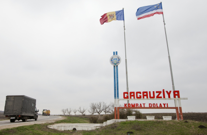 "Au taiat lacatul, au intrat in curte si au incercat sa sparga usa". Irina Vlah sustine ca doi indivizi au incercat sa intre, noaptea, in resedinta bascanului Autonomiei Gagauze "Au taiat lacatul, au intrat in curte si au incercat sa sparga usa". Irina Vlah sustine ca doi indivizi au incercat sa intre, noaptea, in resedinta bascanului Autonomiei Gagauze