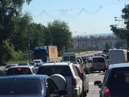 Daca nu vrei sa stai prins in traficul infernal ia-o prin alta parte. Pe mai multe strazi din capitala se merge cu viteza melcului: "Pe Ismail se sta!" - GALERIE FOTO