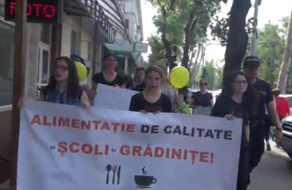URMARESTE LIVE. Marsul "Taci si mananca" organizat de PAS: "Vrem alimentatie de calitate in scoli si gradinite"