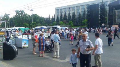 URMARESTE LIVE. Concert, expozitii de masini si motorete retro, ridicari in aer cu balon cu aer cald, cascadorii si surprize dulci. O sarbatoare pentru copii are loc in PMAN URMARESTE LIVE. Concert, expozitii de masini si motorete retro, ridicari in aer cu balon cu aer cald, cascadorii si surprize dulci. O sarbatoare pentru copii are loc in PMAN