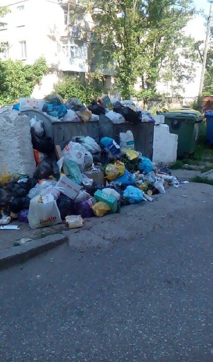 Tomberoanele de prin toata capitala sunt arhipline. Localnicii din Bubuieci protesteaza, iar gunoiul din oras nu mai este evacuat. Guvernul a convocat o sedinta de urgenta: se cauta solutii - FOTO Tomberoanele de prin toata capitala sunt arhipline. Localnicii din Bubuieci protesteaza, iar gunoiul din oras nu mai este evacuat. Guvernul a convocat o sedinta de urgenta: se cauta solutii - FOTO