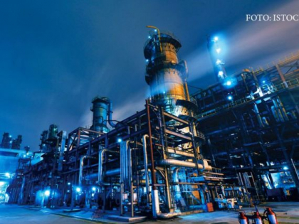 Carburantii se vor scumpi in toata lumea. Conflictul care a facut sa explodeze in cateva ore pretul petrolului Carburantii se vor scumpi in toata lumea. Conflictul care a facut sa explodeze in cateva ore pretul petrolului