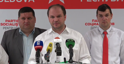 Ion Ceban, despre evacuarea gunoiului din capitala: "Reprezentanti ai PL atata acolo spiritele. Ghimpu sa vina sa-si ia gunoiul de la primarie si din toata tara"