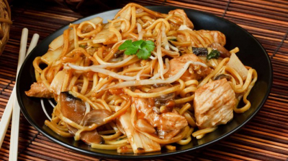 De ce chinezii mananca cu betisoarele? Iata explicatia care iti va potoli curiozitatea De ce chinezii mananca cu betisoarele? Iata explicatia care iti va potoli curiozitatea