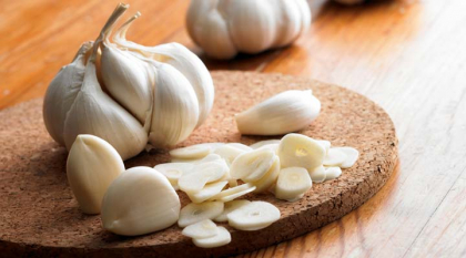10 beneficii miraculoase ale usturoiului asupra sanatatii. Al 7-lea va va uimi
