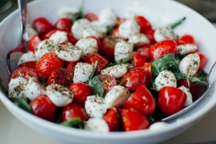 Salata Caprese: cea mai simpla si savuroasa