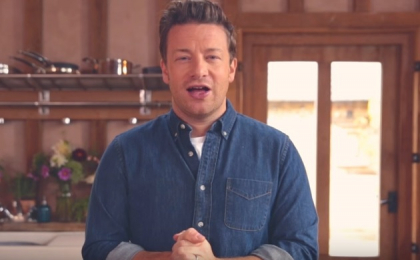 Trucuri culinare din bucataria celebrului Jamie Oliver: secretul pestelui gatit perfect si cum salvezi o mancare in care ai scapat prea multa sare Trucuri culinare din bucataria celebrului Jamie Oliver: secretul pestelui gatit perfect si cum salvezi o mancare in care ai scapat prea multa sare