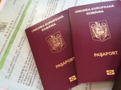 Doi barbati din Cahul, retinuti dupa ce ar fi cerut de la o femeie 200 de euro pentru a-i elibera de urgenta certificatul de nastere si pasaportul roman Doi barbati din Cahul, retinuti dupa ce ar fi cerut de la o femeie 200 de euro pentru a-i elibera de urgenta certificatul de nastere si pasaportul roman