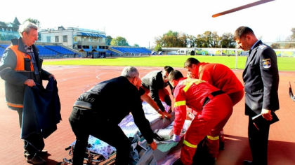 Un barbat de 53 de ani, adus cu SMURD-ul din Cahul la Chisinau. Barbatul a suportat un infarct miocardic - VIDEO Un barbat de 53 de ani, adus cu SMURD-ul din Cahul la Chisinau. Barbatul a suportat un infarct miocardic - VIDEO