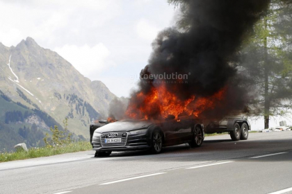 Noul Audi A7 s-a facut scrum inainte de a fi lansat. Mai multe elemente de caroserie s-au topit pur si simplu - GALERIE FOTO