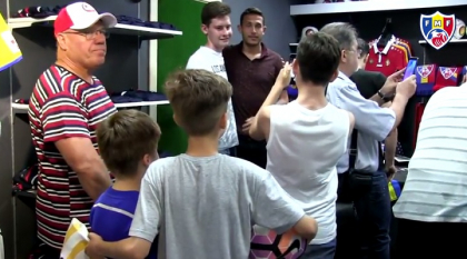 Au facut poze si au luat autografe. 3 fotbalisti de la nationala Moldovei s-au intalnit cu cateva zeci de fani din capitala - VIDEO
