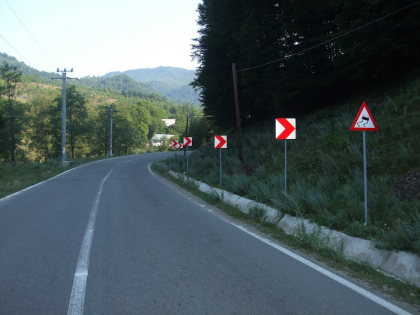 Grav accident in apropiere de Dobrogea: Un tanar s-a stins pe loc, iar altii doi au ajuns la spital dupa ce BMW-ul in care se afla s-a ciocnit violent cu o alta masina, s-a rostogolit de cateva ori si a ajuns in sant Grav accident in apropiere de Dobrogea: Un tanar s-a stins pe loc, iar altii doi au ajuns la spital dupa ce BMW-ul in care se afla s-a ciocnit violent cu o alta masina, s-a rostogolit de cateva ori si a ajuns in sant