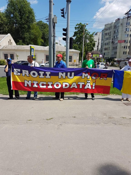 Unionistii, la protest in fata ambasadei ruse de la Chisinau: "Armata rusa, afara!" - GALERIE FOTO Unionistii, la protest in fata ambasadei ruse de la Chisinau: "Armata rusa, afara!" - GALERIE FOTO