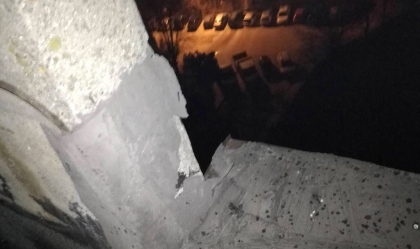Sfarsit tragic pentru o adolescenta de 15 ani din Falesti. A urcat pe o cladire sa-si faca poze si a cazut in gol: era acolo cu un prieten