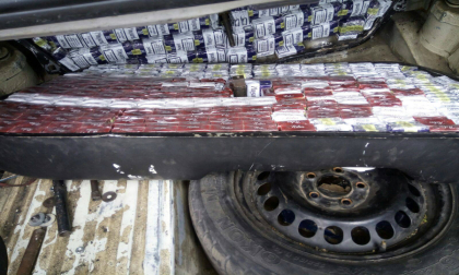 Motivul pentru care o moldoveanca a fost oprita in vama romana si a primit o amenda de 10 mii de lei. Ce au gasit vamesii in Mercedes-ul pe care il conducea - FOTO Motivul pentru care o moldoveanca a fost oprita in vama romana si a primit o amenda de 10 mii de lei. Ce au gasit vamesii in Mercedes-ul pe care il conducea - FOTO