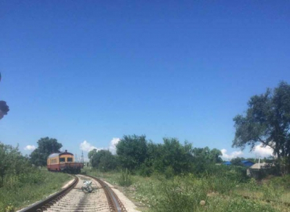 Baietelul de doi ani, care a fost lovit de un tren la Leova, este transportat in aceste momente, de serviciul republican Aviasan, la spitalul din capitala - VIDEO