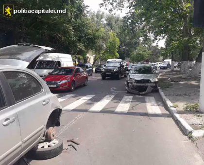 Cinci soferi care au fugit de la locul accidentului sunt cautati de politie - GALERIE FOTO 