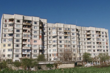 Un copil de patru ani din Balti s-a stins pe loc dupa ce a cazut de la etajul 6 al blocului in care locuia Un copil de patru ani din Balti s-a stins pe loc dupa ce a cazut de la etajul 6 al blocului in care locuia